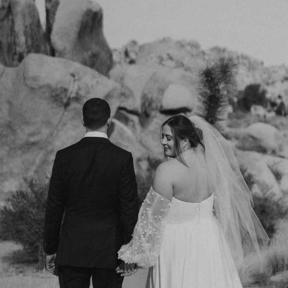 Truvelle Wedding Dress / Gown - Picture 2 of 5